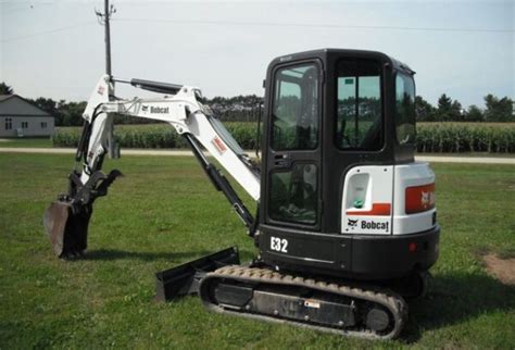 2012 bobcat e32 mini excavator specs|bobcat e32i mini excavator manual.